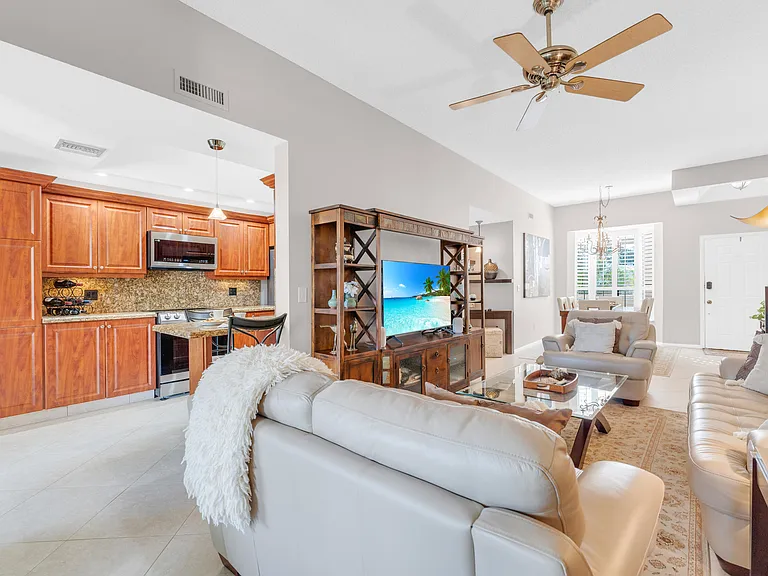 7460 La Paz Blvd #309 — Photo 9