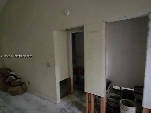3rd image of 321 Oak Leaf Cir