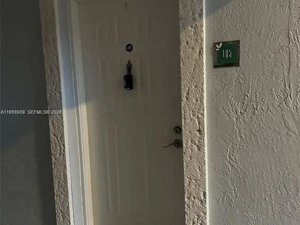 8600 SW 212th St APT 105, Cutler Bay, FL 33189