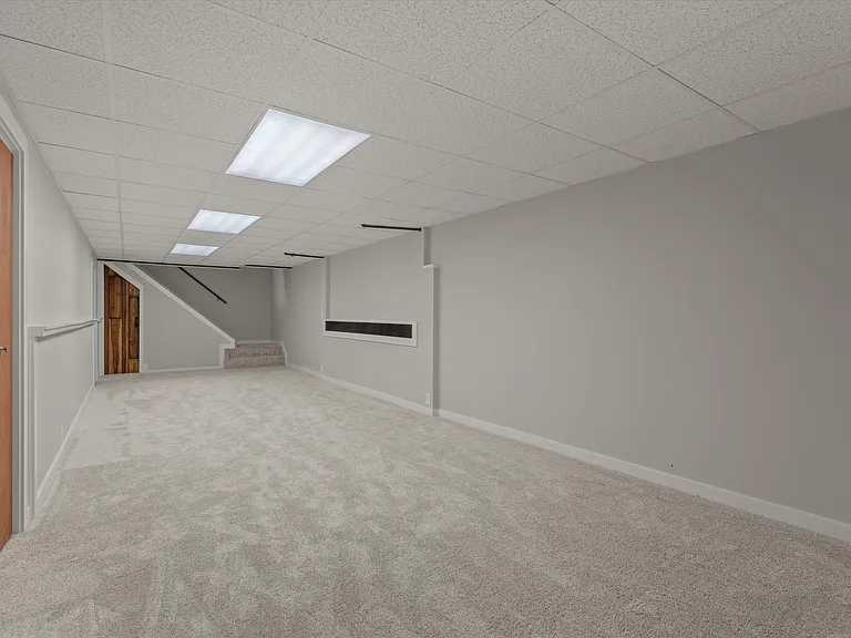 2121 E Madison St — Photo 14