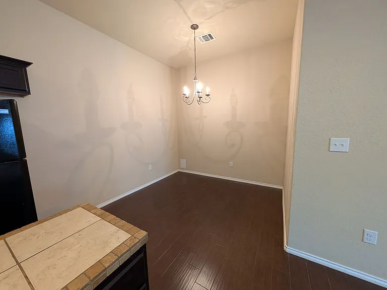 697 Creekside Cir — Photo 10