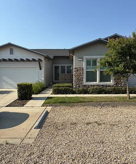 2418 Bastidas Dr — Photo 1
