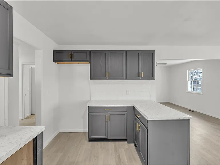 10313 N McKinley Ave — Photo 7