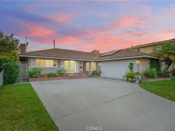 15741 Aulnay Ln, Huntington Beach, CA 92647