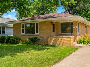 815 N Roosevelt Ave, Oconomowoc, WI 53066