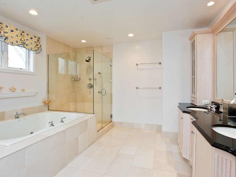2nd image of 72 Charlotte Pl