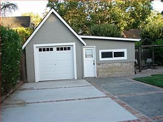 3rd image of 1130 Pine Ave
