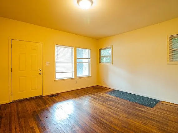 737 40th Place UNIT A - 1 — Photo 2