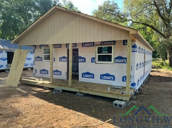 215 Hull Ave, Gladewater, TX 75647