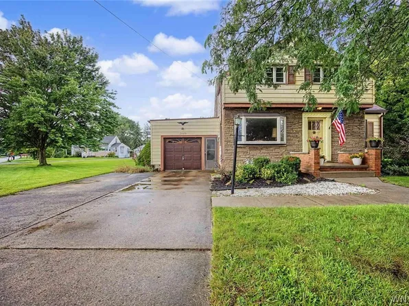 2020 Tuscarora Rd, Niagara Falls, NY 14304