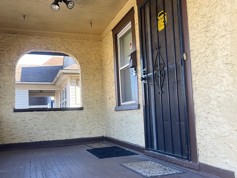 1815 Garden Ln — Photo 3