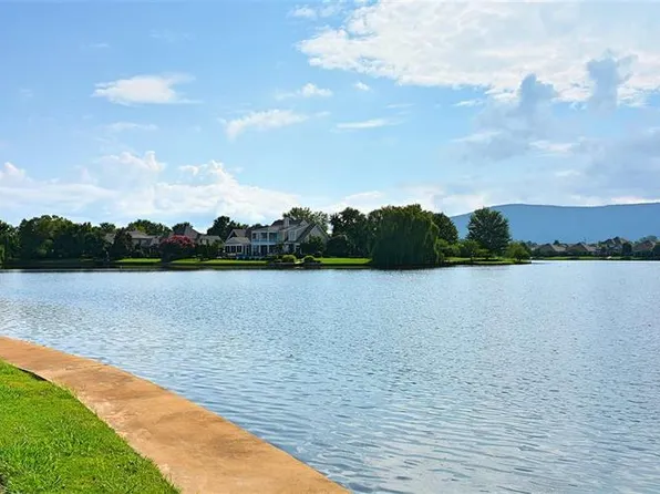 3112 Shoreway Cir SE, Owens Cross Roads, AL 35763