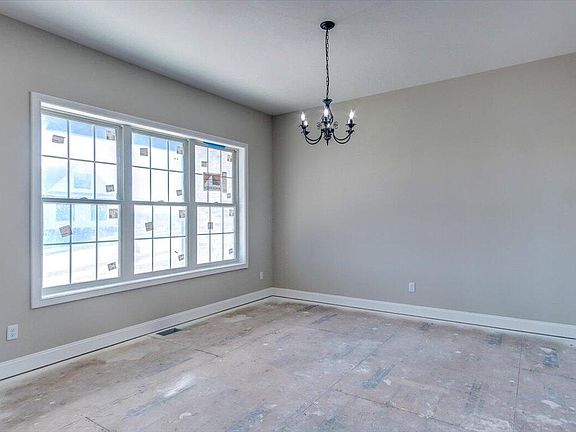 5th image of 301 Prestwick Cir
