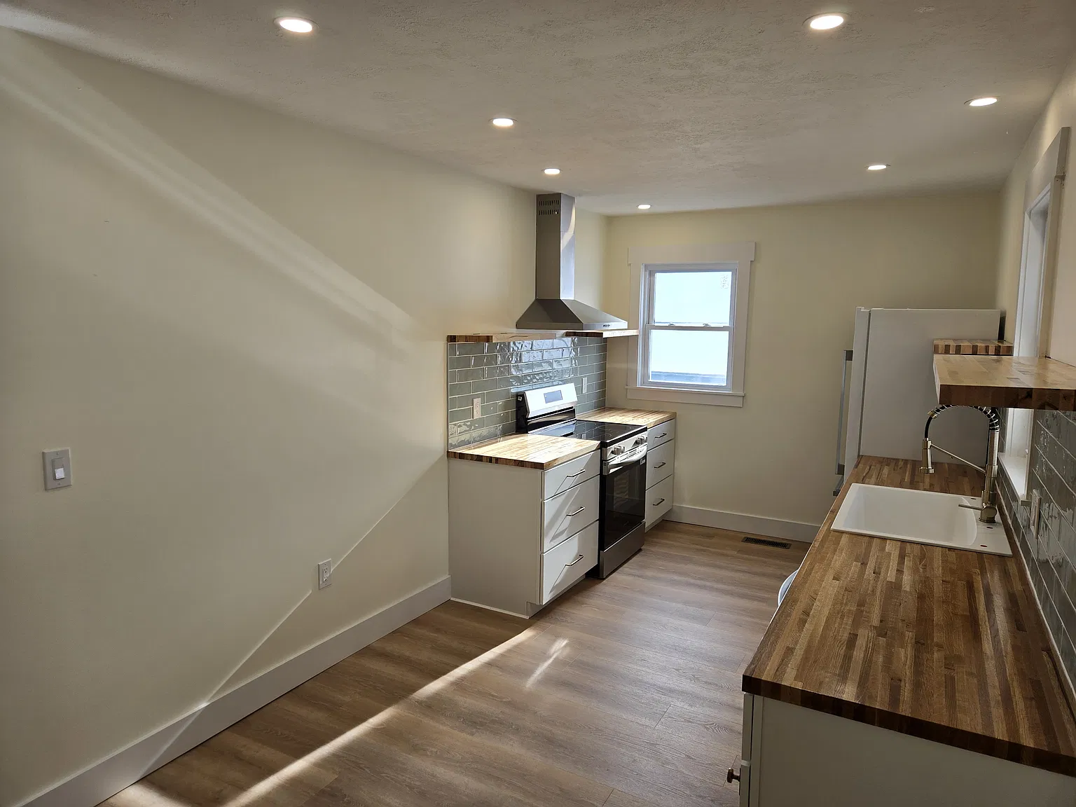 4 bed, 1330 sqft, $2,500 — Photo 3