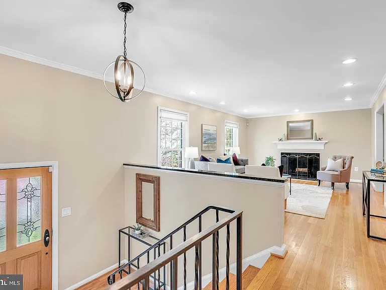 7515 Cayuga Ave — Photo 6