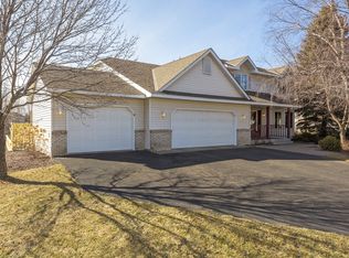 4644 Hillvale Ave N, Oakdale, MN 55128
