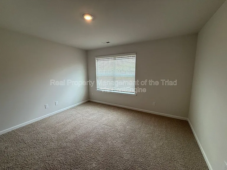1112 Broholmer Ln — Photo 11