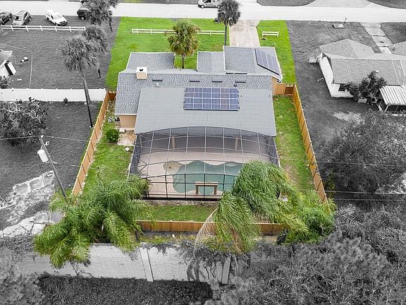 3rd image of 1046 W Embassy Dr