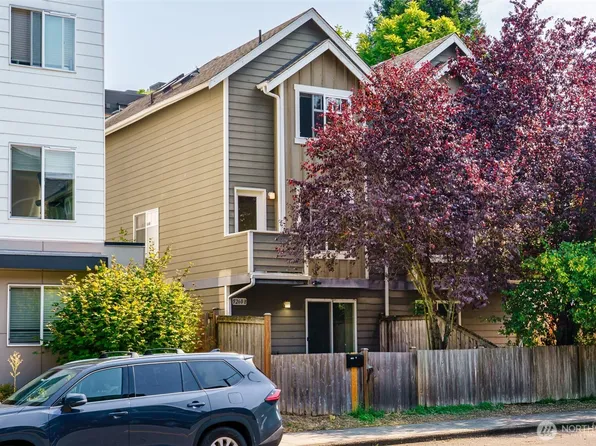 5260 Brooklyn Avenue NE, Seattle, WA 98105