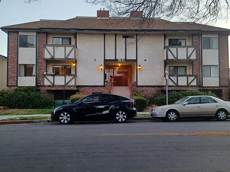 1831 Purdue Ave #205 — Photo 9