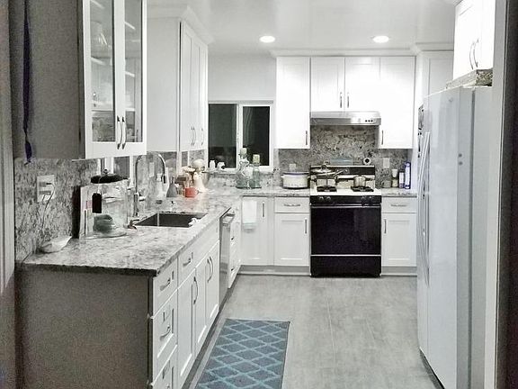 5th image of 26045 Underwood Ave