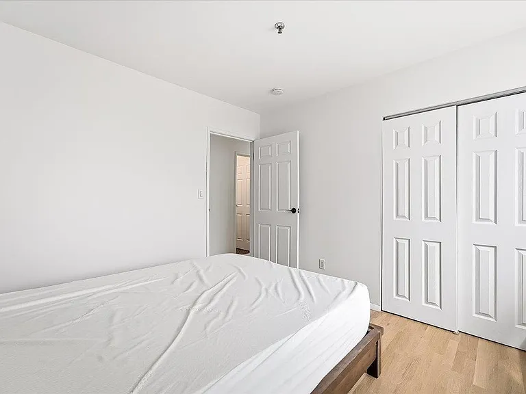 1110 Clinton St #16 — Photo 12