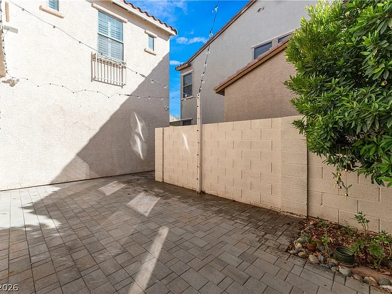 2348 Brooklyn Bridge St — Photo 33