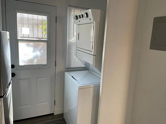 2nd image of 528 Golden Ave #9