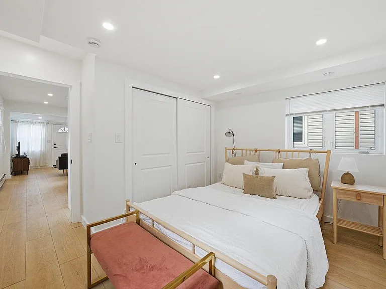 163 Seabreeze Ave — Photo 4