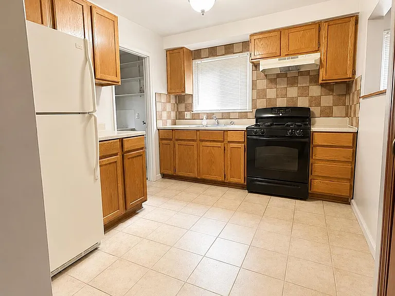 27392 Osmun St — Photo 7