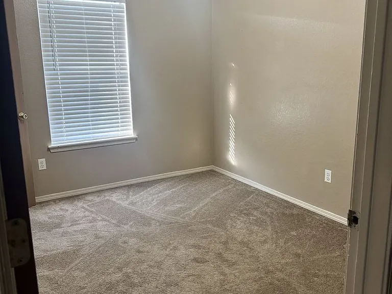 Crown Ridge Apartments — Photo 17