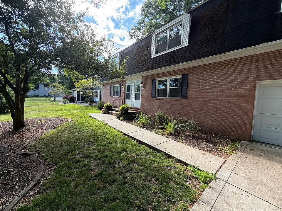 2148 White Oak Dr
