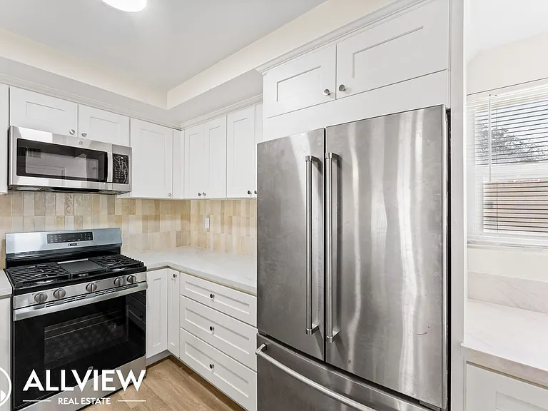 2418 Huntington Street — Photo 15