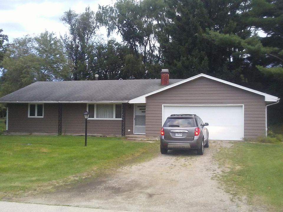 Ranch style home. Home needs minor TLC.