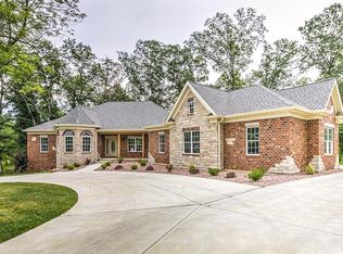 1092 Whitmoor Dr, Weldon Spring, MO 63304