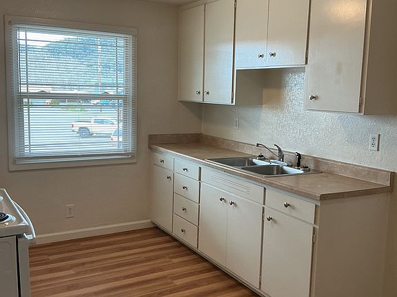 2nd image of 2541 NE Stephens St #11549344