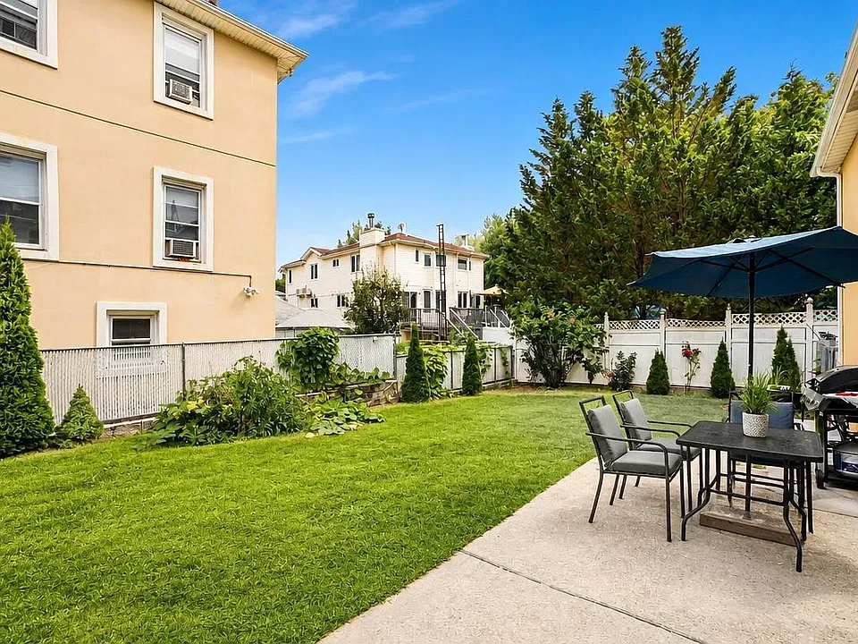 65 Parkinson Ave #1