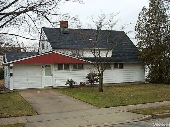 319 Blacksmith Road, Levittown, NY 11756