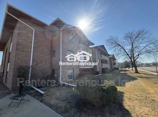 7815 Douglas Ave APT 102, Urbandale, IA 50322