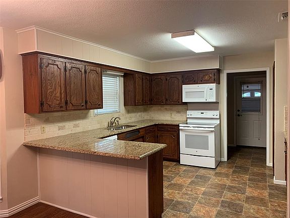 5th image of 4020 Tara Dr