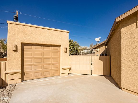 3rd image of 4087 Carlsbad Dr