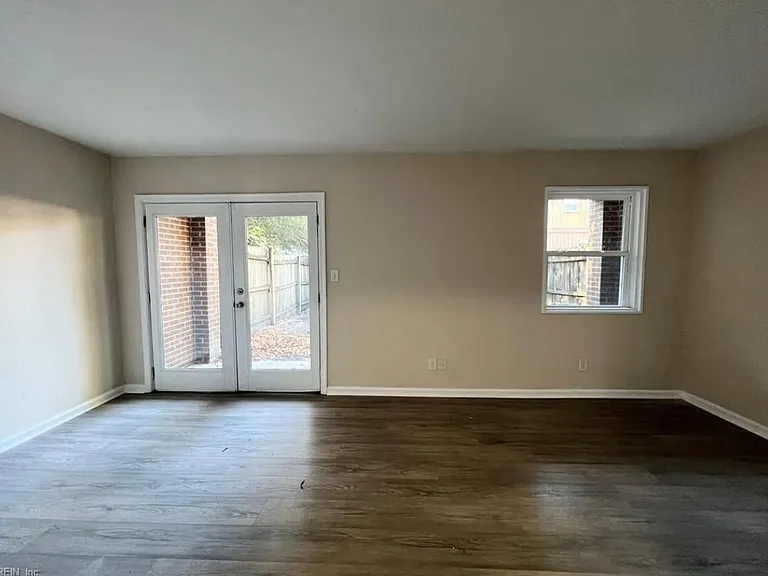 6505 Harvey Ct — Photo 6