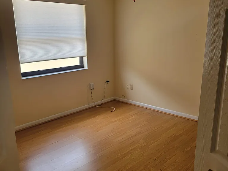 5881 Chester Ln — Photo 35