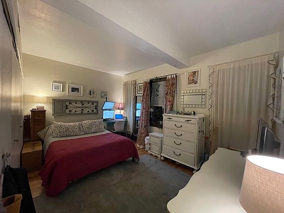 4th image of 343 Carlton Ave APT 1C