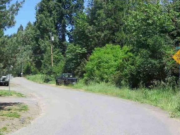 Exterior Neighborhood (street photo)
