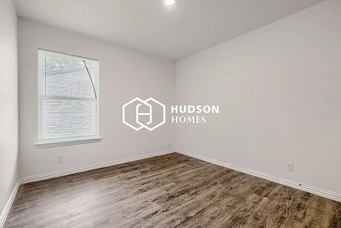 1137 Spruce St — Photo 8