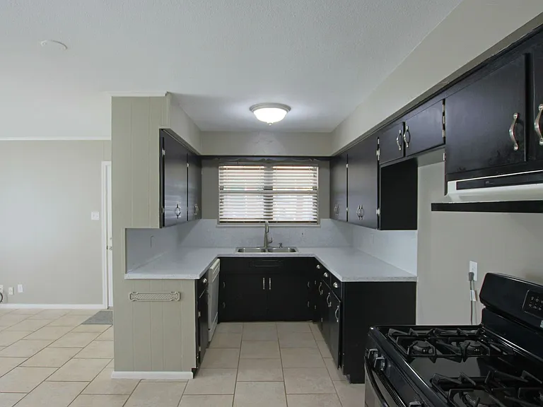 2725 Amy Ln — Photo 7