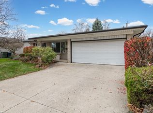 33199 Twickingham Dr, Sterling Heights, MI 48310