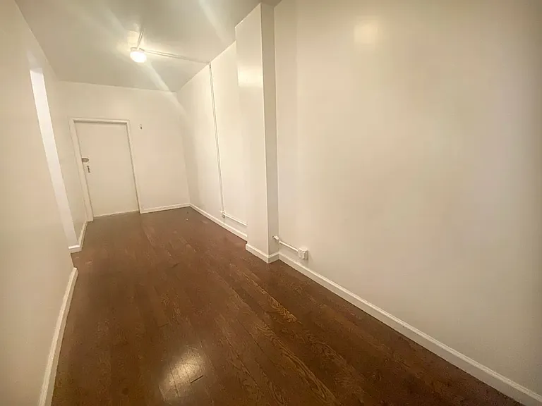 233 E 14th St #2 — Photo 7