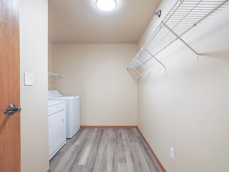 Osgood Townsite Apartment Homes — Photo 15
